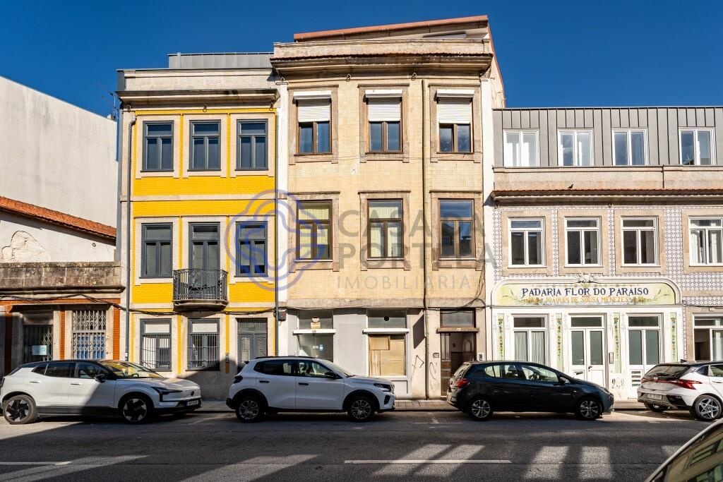🏡 Apartamento T2 Totalmente Renovado +Espaço com Potencial de Investimento!