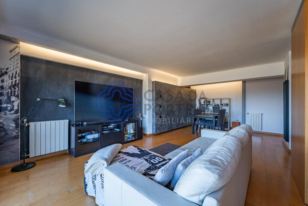 Apartamento em excelente estado de conservação, bem distribuído, amplo e moderno