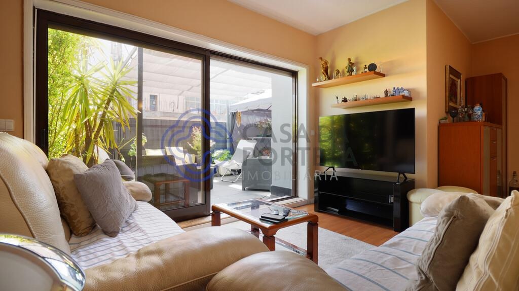 Apartamento ultimo piso com 6 quartos, terraço, garagem para 2 carros e arrumo na zona do Bonfim