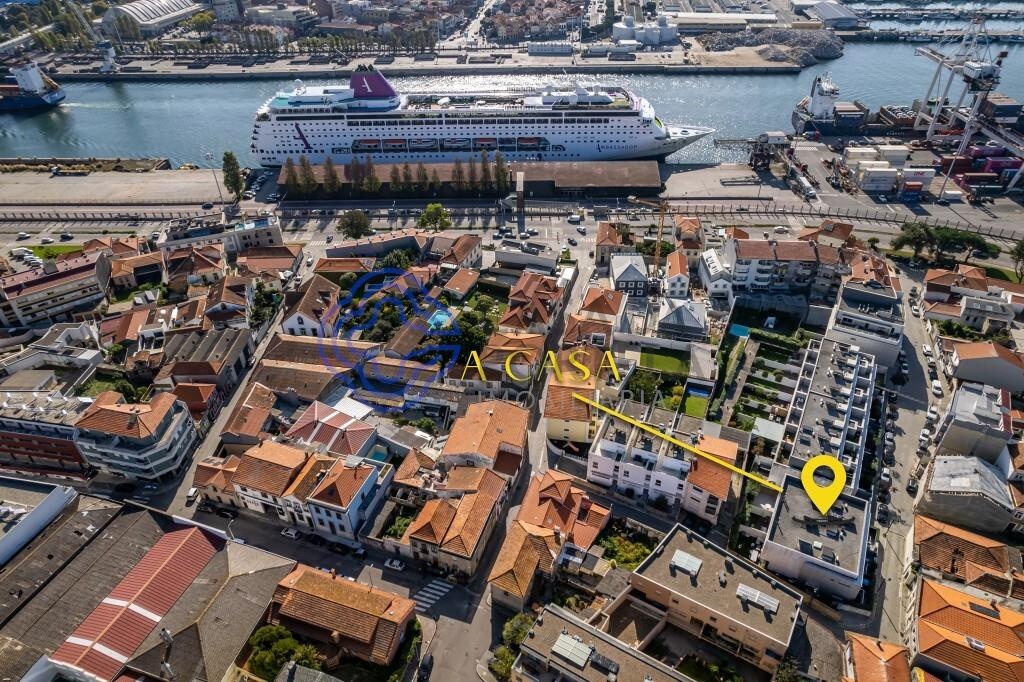 Moradia T4 COMO NOVA com Elevador | Em Condomínio com Piscina | A 5 min (a pé) da Praia